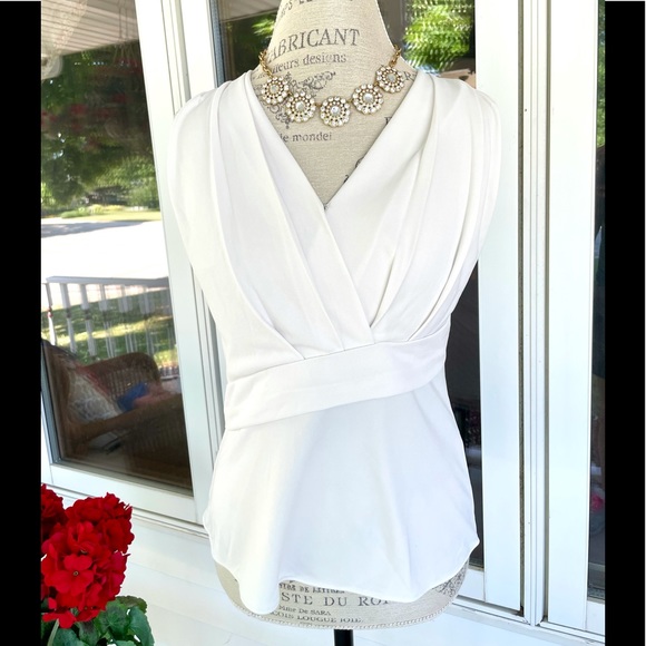 New Women’s Banana Republic Sleeveless Blouse - Picture 1 of 5